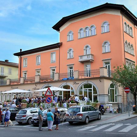 Albergo Roma Борґо-Валь-ді-Таро Екстер'єр фото