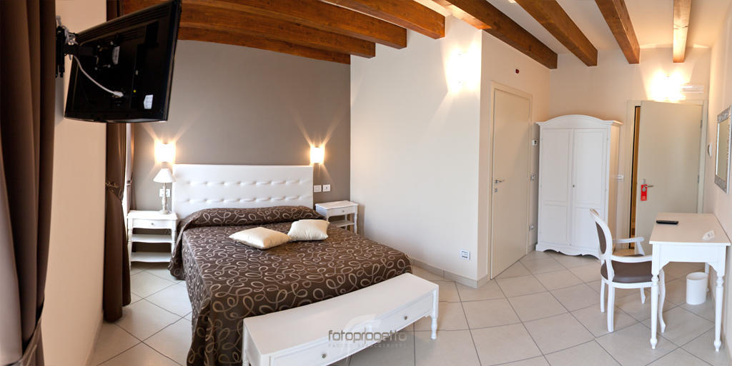 Albergo Roma Борґо-Валь-ді-Таро Номер фото